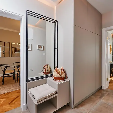 Modern 2 Bed Flat Town Centre アパート